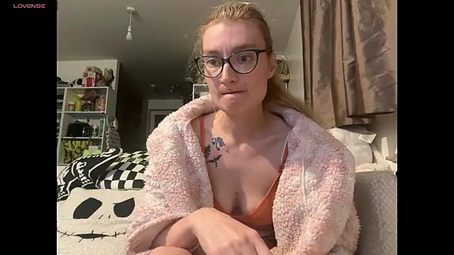 Snapshot of harleyblair chatting on September 17, 10:00 pm harleyblair online show from September 17, 10:00 pm