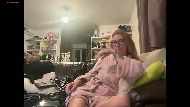 Snapshot of harleyblair chatting on October 20, 7:47 pm harleyblair online show from October 20, 7:47 pm