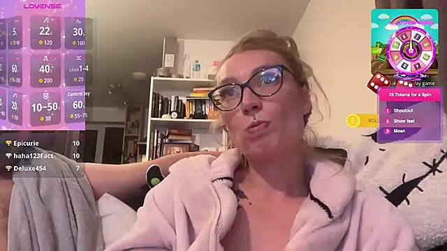 Snapshot of harleyblair chatting on October 22, 10:20 pm harleyblair online show from October 22, 10:20 pm