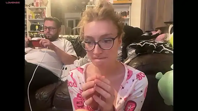 Snapshot of harleyblair chatting on November 4, 11:04 pm harleyblair online show from November 4, 11:04 pm