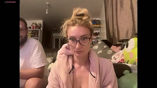 Snapshot of harleyblair chatting on November 6, 11:26 pm harleyblair online show from November 6, 11:26 pm