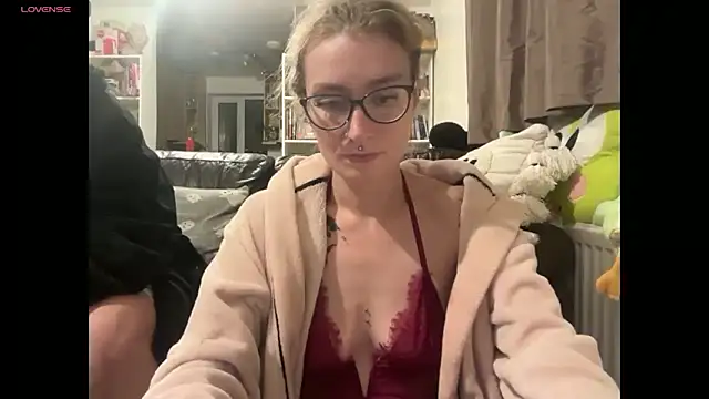 Snapshot of harleyblair chatting on November 13, 11:03 pm harleyblair online show from November 13, 11:03 pm