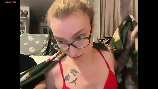 Snapshot of harleyblair chatting on November 24, 11:15 pm harleyblair online show from November 24, 11:15 pm