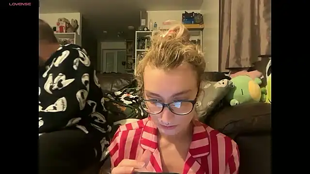 Snapshot of harleyblair chatting on November 25, 11:16 pm harleyblair online show from November 25, 11:16 pm