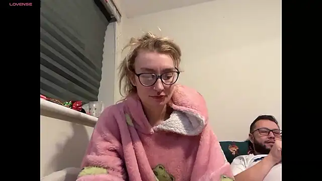 Snapshot of harleyblair chatting on December 1, 11:10 pm harleyblair online show from December 1, 11:10 pm