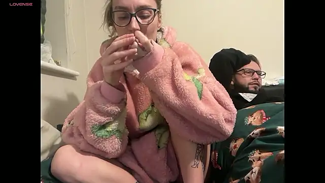 Snapshot of harleyblair chatting on December 2, 11:11 pm harleyblair online show from December 2, 11:11 pm