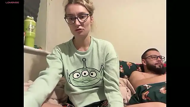 Snapshot of harleyblair chatting on December 4, 11:13 pm harleyblair online show from December 4, 11:13 pm