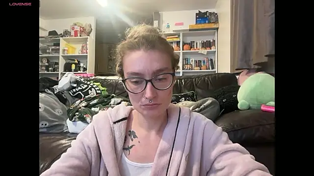 Snapshot of harleyblair chatting on December 16, 11:10 pm harleyblair online show from December 16, 11:10 pm