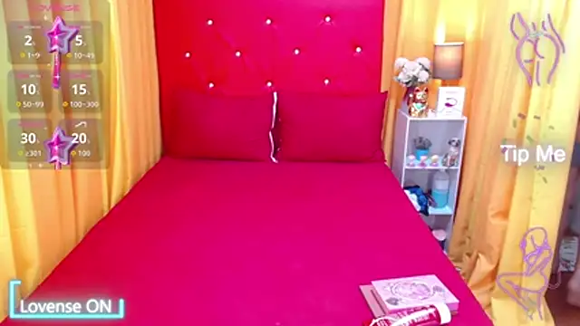 Snapshot of XxAnna_HornyxX chatting on November 24, 4:18 pm XxAnna HornyxX online show from November 24, 4:18 pm