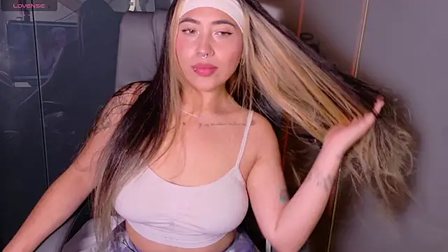  ManuVeelez online show from December 19, 5:14 am