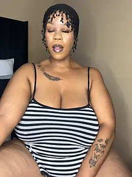 THICKBUNNYCHICKxxx online show from March 12, 8:37 pm