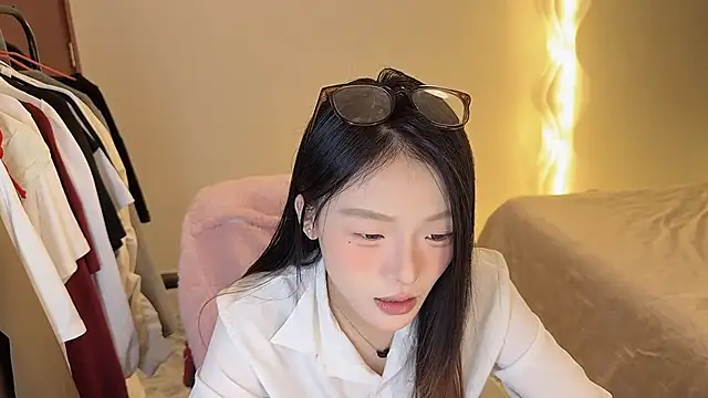 Robin-o3 online show from November 14, 2:05 pm