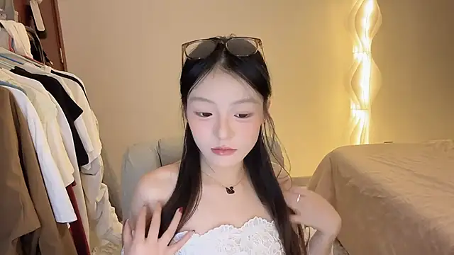 Robin-o3 online show from November 28, 3:36 pm