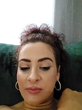 Snapshot of ShineBright88 chatting on November 14, 1:10 pm ShineBright88 online show from November 14, 1:10 pm