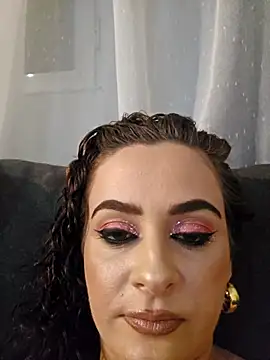 Snapshot of ShineBright88 chatting on November 19, 8:31 pm ShineBright88 online show from November 19, 8:31 pm