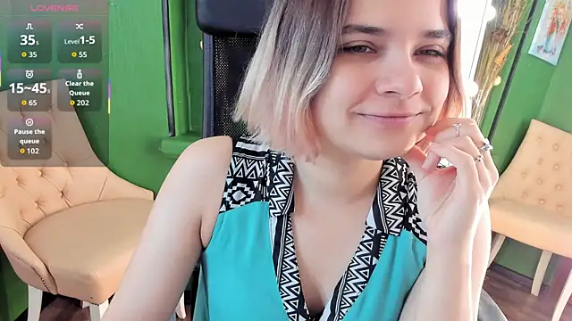 Snapshot of Gina_Dawson chatting on September 18, 8:16 am Gina Dawson online show from September 18, 8:16 am