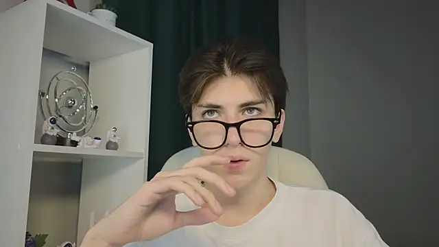 Oliver Starboy online show from September 19, 5:42 am