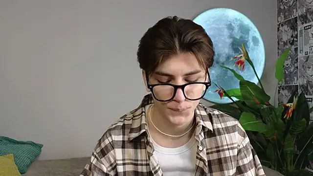 Oliver Starboy online show from October 2, 5:47 am