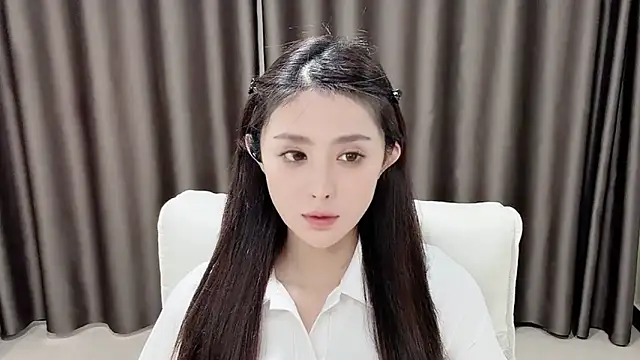 Snapshot of sliGhtAn1 chatting on April 12, 8:19 am sliGhtAn1 online show from April 12, 8:19 am