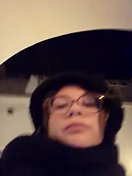 MaeNoir online show from October 13, 9:04 pm