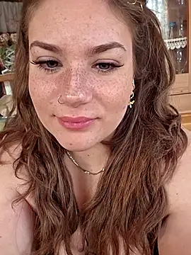 MaeNoir online show from March 3, 3:29 pm