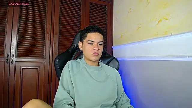 Snapshot of edy_play chatting on October 9, 1:36 am edy play online show from October 9, 1:36 am