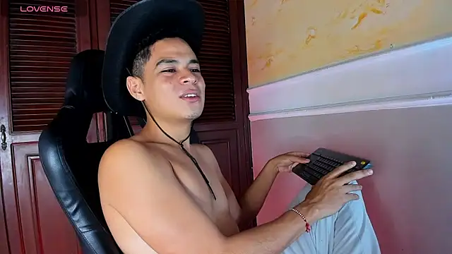 Snapshot of edy_play chatting on October 30, 5:09 am edy play online show from October 30, 5:09 am