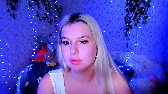 ChloeRicc online show from November 11, 8:09 pm