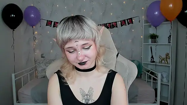 Tori Cutie online show from November 1, 12:01 am