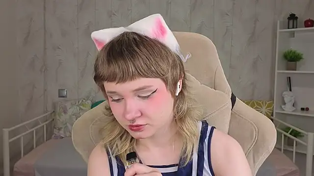 Tori Cutie online show from May 19, 12:05 am