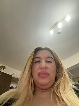 Snapshot of TheeaBlanco chatting on May 10, 5:01 am TheeaBlanco online show from May 10, 5:01 am