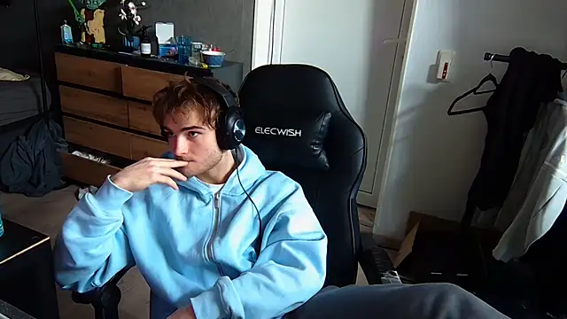 Snapshot of Rudi2007Eye chatting on February 10, 11:14 am Rudi2007Eye online show from February 10, 11:14 am