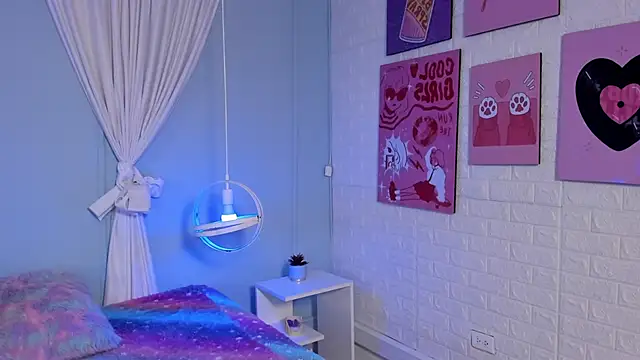 Hannahpage online show from November 10, 12:04 pm