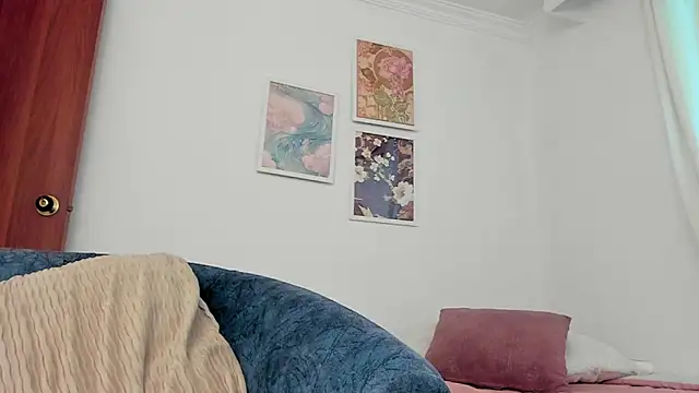 canelleGarces online show from February 26, 9:47 pm