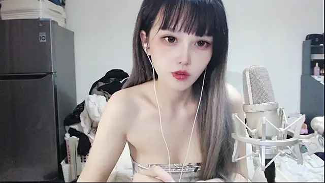 Snapshot of twlilybae chatting on June 19, 3:33 am twlilybae online show from June 19, 3:33 am