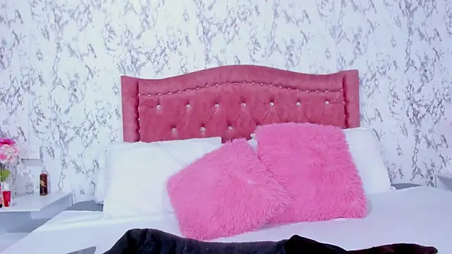 SofiiFoox online show from October 11, 11:20 am