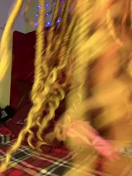 Seductive Yellow Titties online show from June 4, 8:42 am