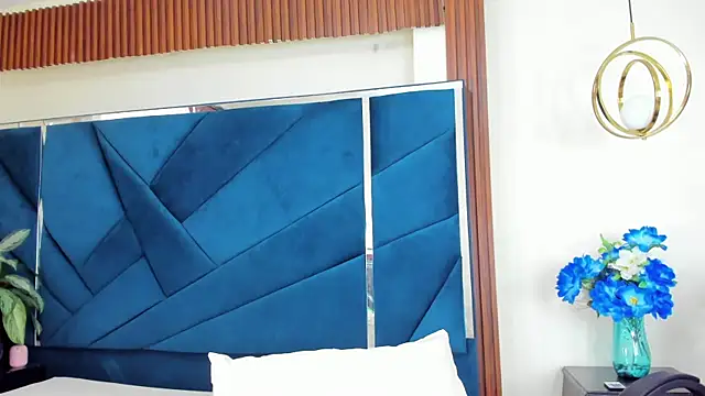 KikaDuque online show from April 13, 7:08 pm