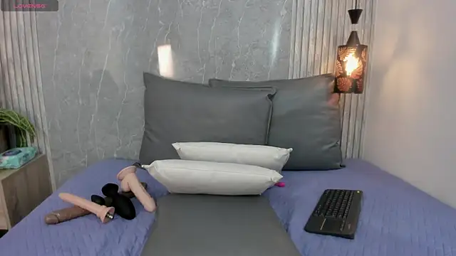 Lucia Guzman1 online show from November 7, 10:32 pm