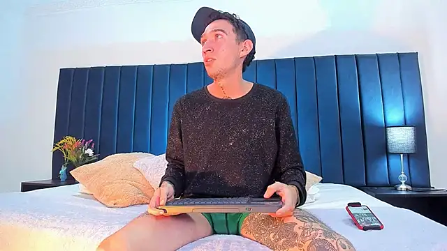 dominik thompson777 online show from October 11, 6:45 am