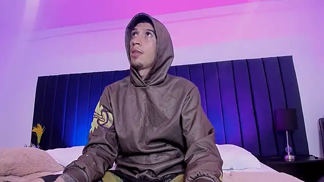 dominik thompson777 online show from November 4, 7:51 am