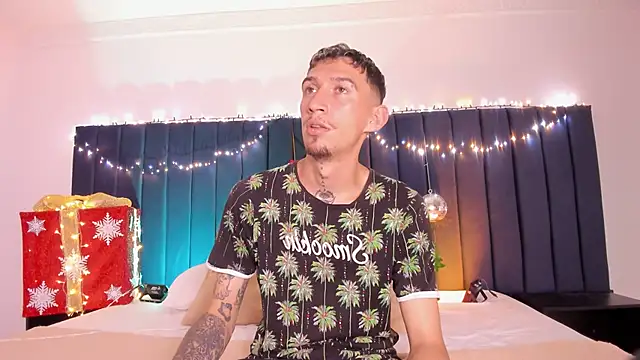 dominik thompson777 online show from November 15, 3:19 pm