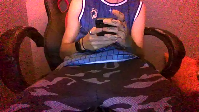 Snapshot of Dikklauss chatting on October 22, 7:13 pm Dikklauss online show from October 22, 7:13 pm