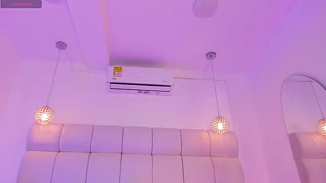 Snapshot of Evelinn_Ruiz chatting on October 6, 7:00 pm Evelinn Ruiz online show from October 6, 7:00 pm