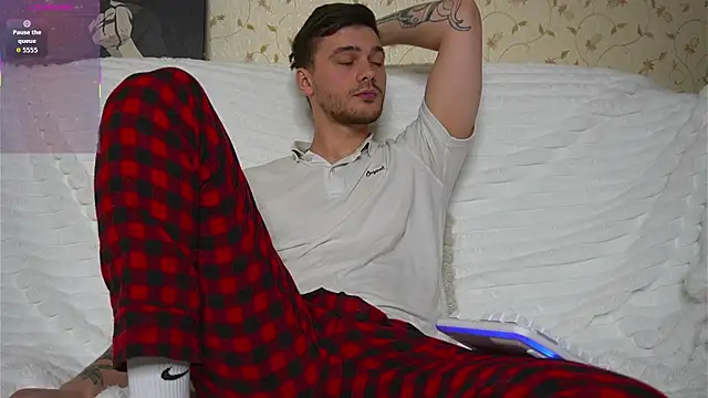 Snapshot of johnstoneisland chatting on April 13, 7:41 pm johnstoneisland online show from April 13, 7:41 pm