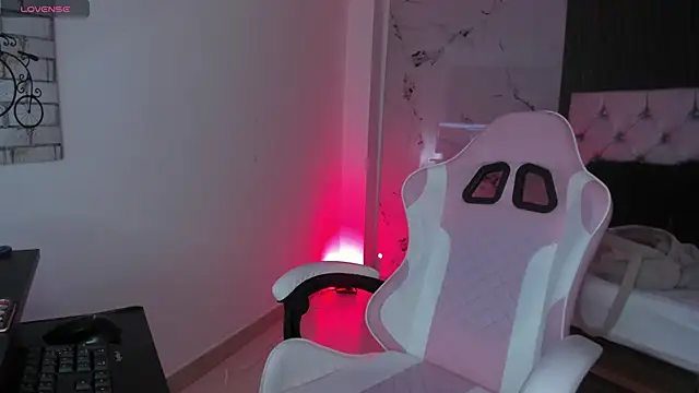 chloesagee online show from October 6, 10:18 pm