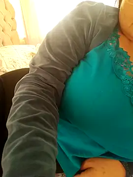 Snapshot of zerdaliii chatting on April 3, 11:30 am zerdaliii online show from April 3, 11:30 am