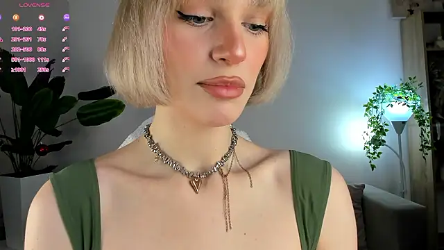 Snapshot of Ice_Strawberry chatting on January 18, 3:10 am Ice Strawberry online show from January 18, 3:10 am