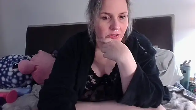 Snapshot of EdenArcadia chatting on April 23, 2:35 am EdenArcadia online show from April 23, 2:35 am