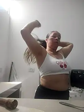 Snapshot of Nala1986 chatting on October 19, 5:02 pm Nala1986 online show from October 19, 5:02 pm